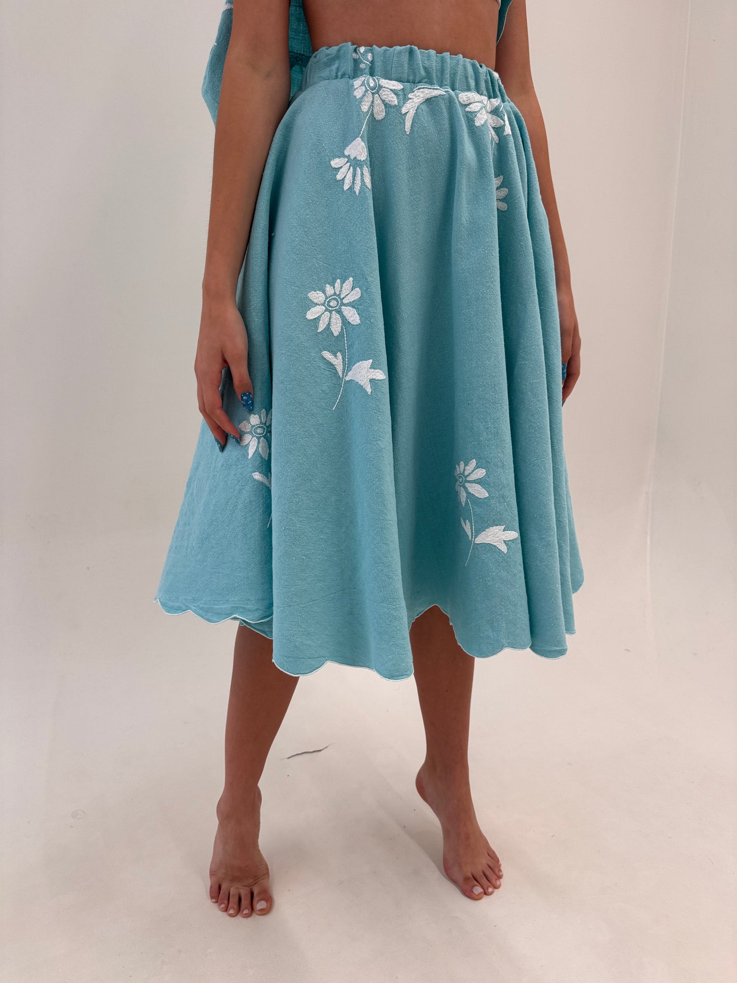 Set din pânză excepțională de in aqua blue cu broderie manuală superbă