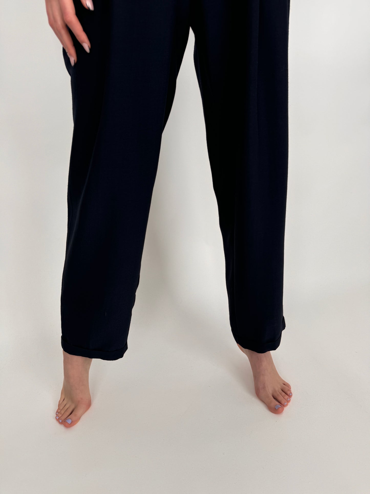 Pantaloni Navy cu pense din lana extafina tall