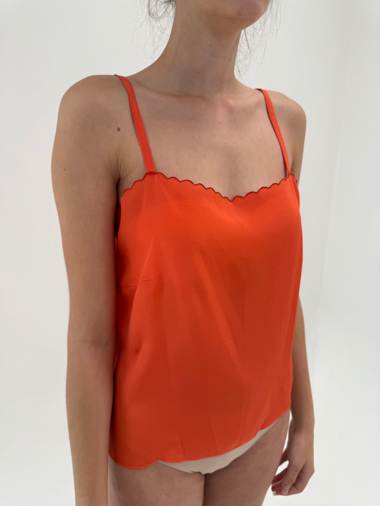 Top red orange din mătase naturală cu broderie în croi minimalist