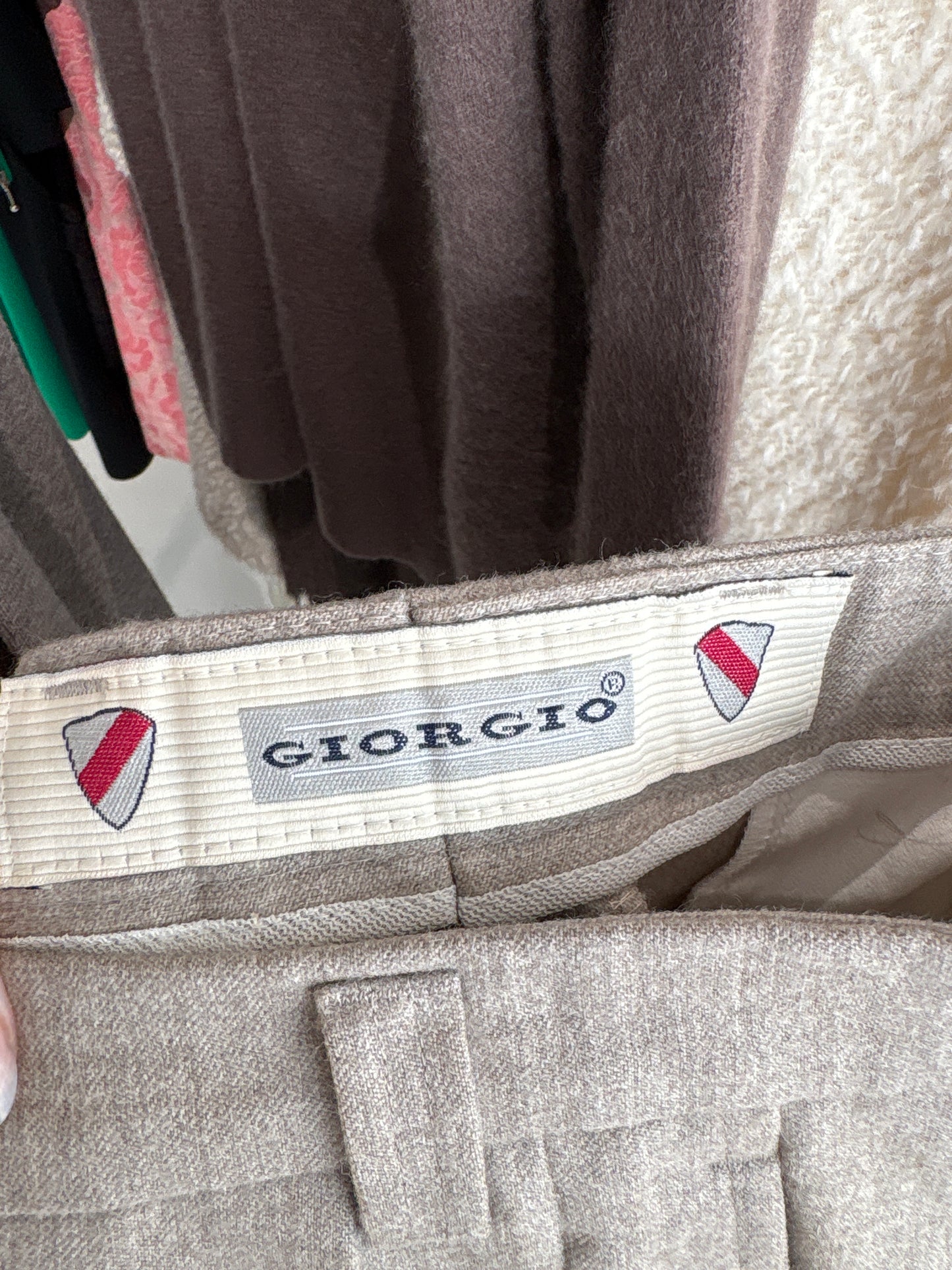 Pantaloni nude cu talie ultra înaltă și pense adânci din lana plină extrafina