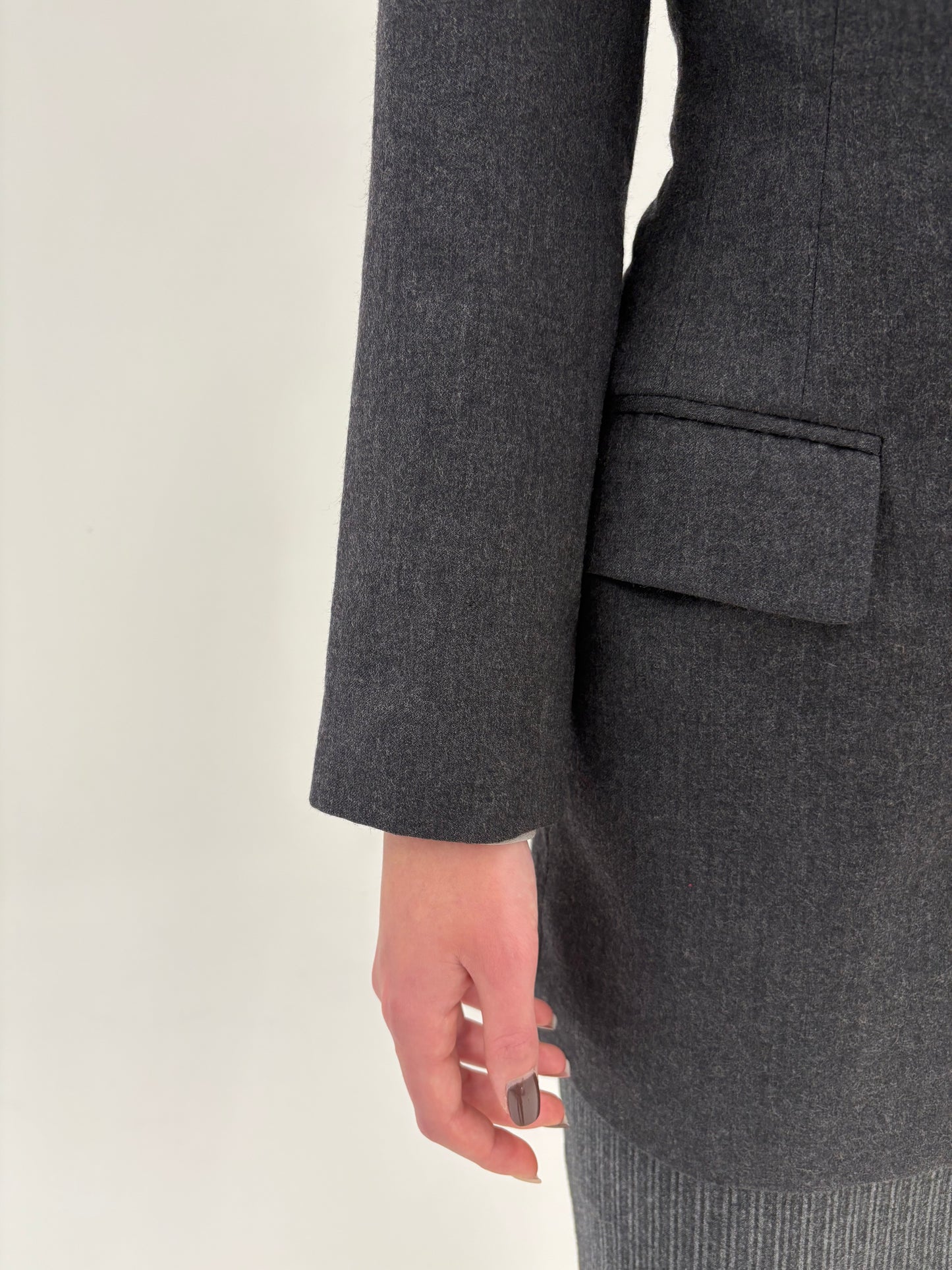 Sacou lung cambrat cu revere late din lana extrafina