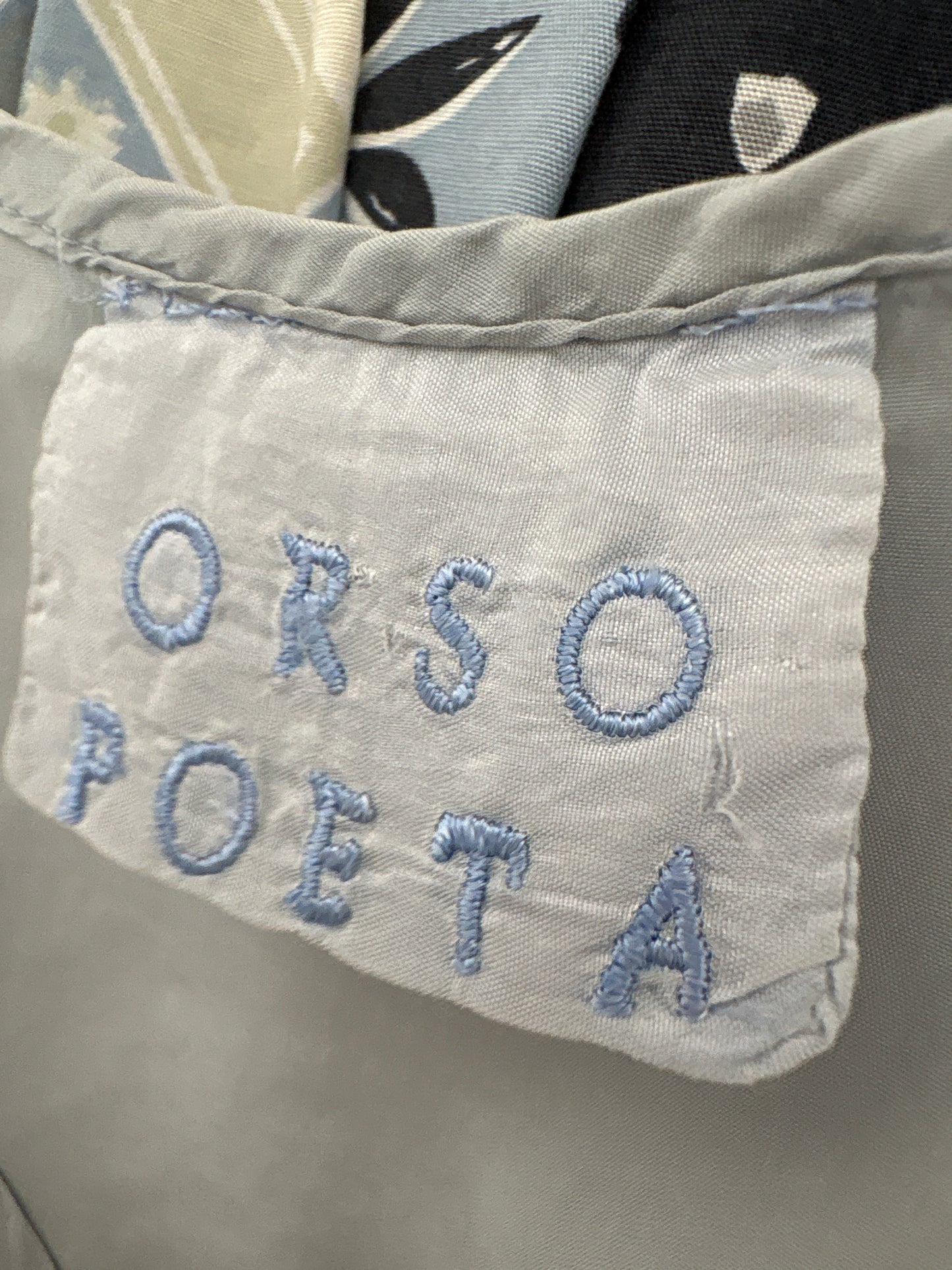 Top silver gray din mătase naturală în croi minimalist