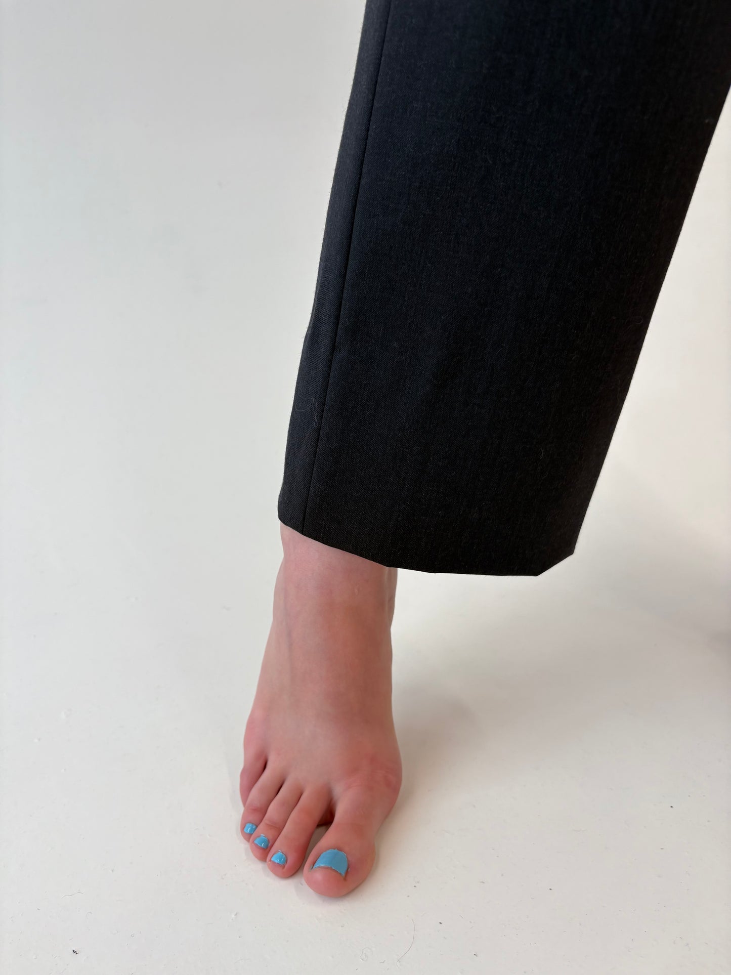 Pantaloni din lana extrafina în croi actual charcoal gray