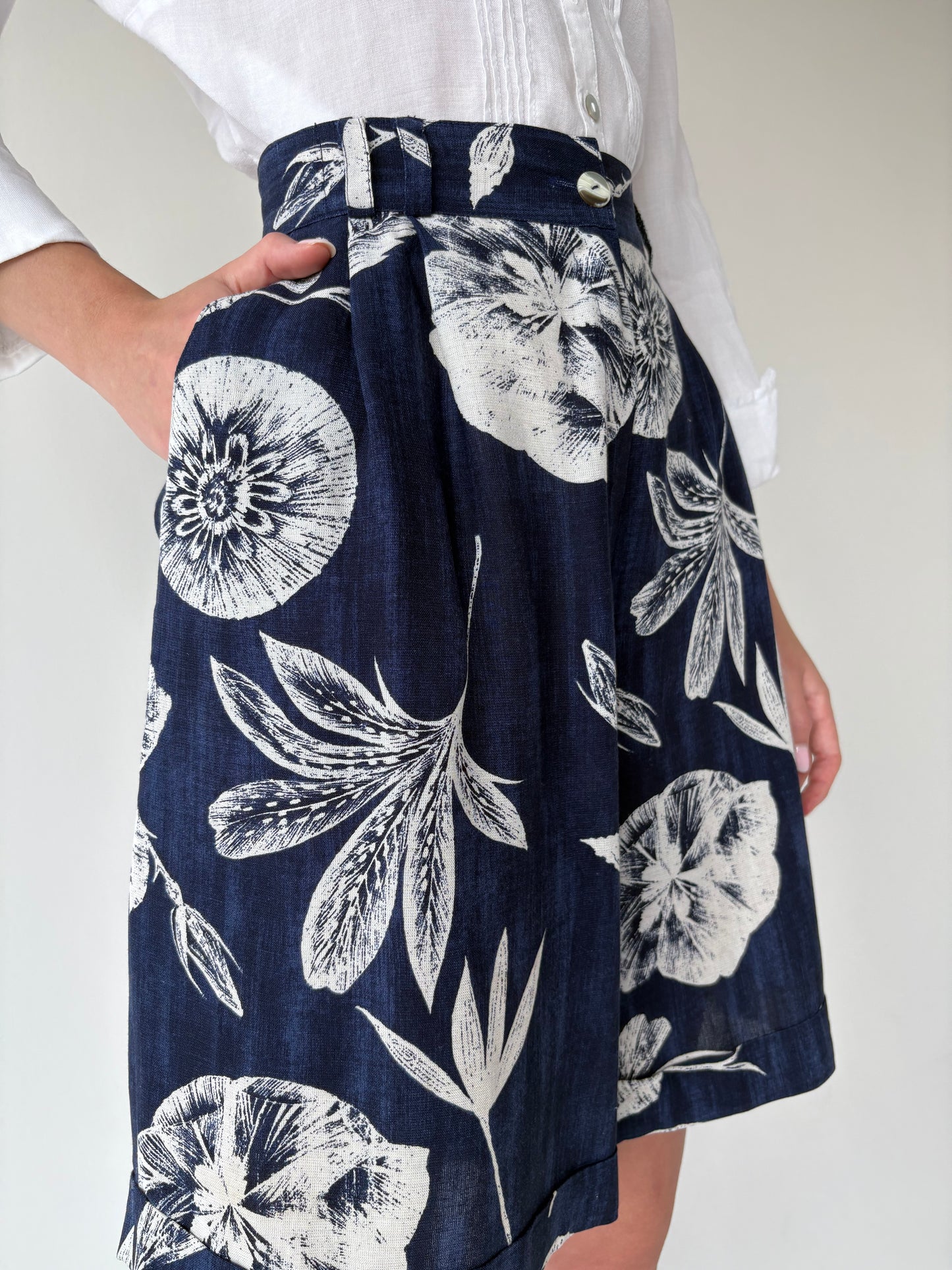Pantaloni vintage din pânză cu talie ultra înaltă marcată elastică