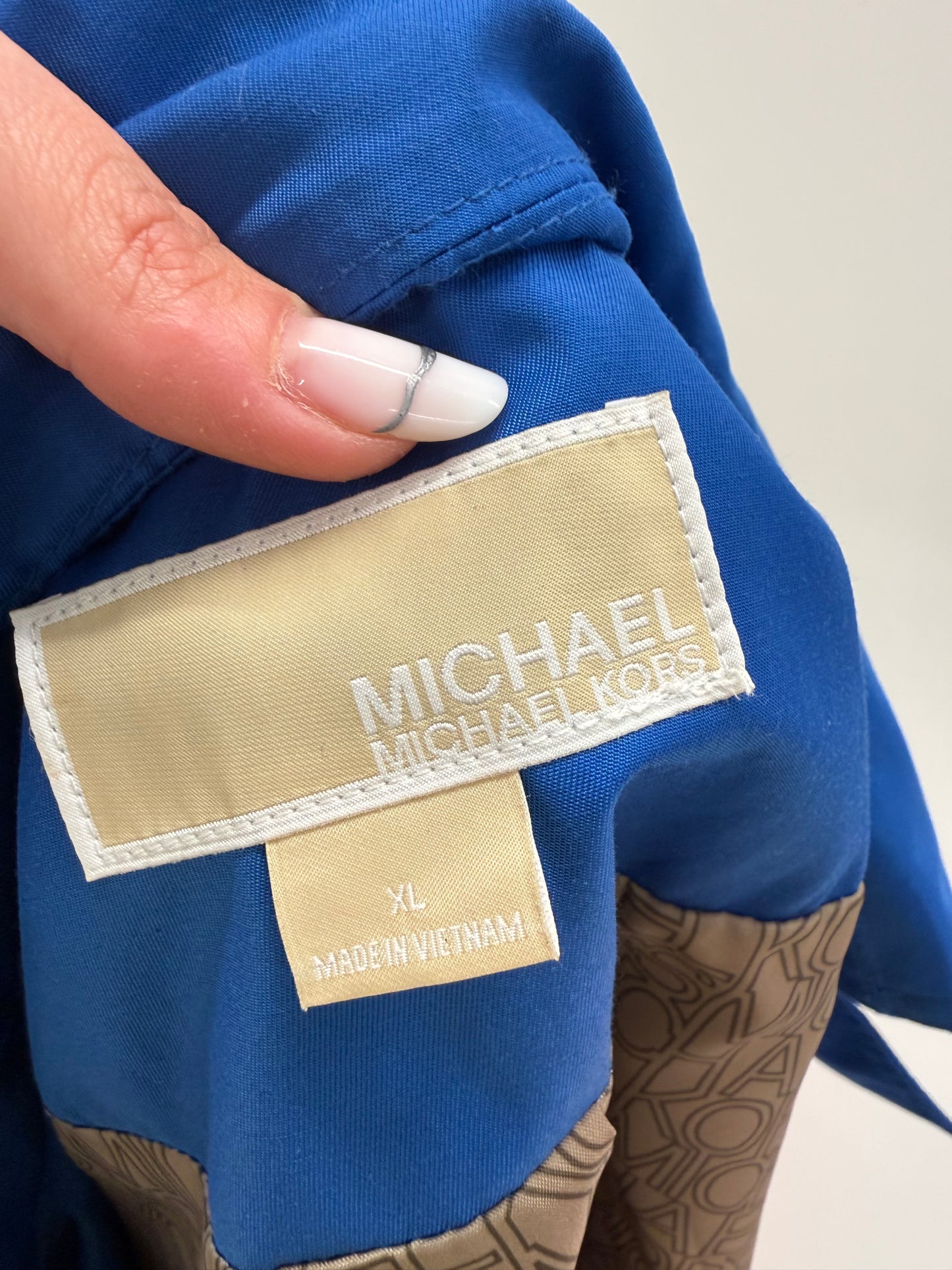 Trench petite Michael Kors albastru regal din Gabardină cu feronerie aurie