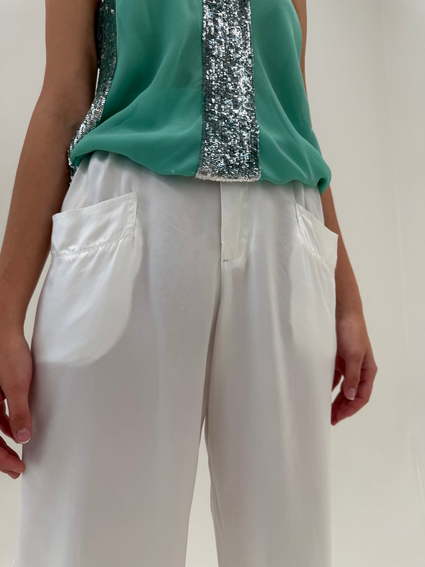 Pantaloni palazzo din twill de mătase naturală excepțional cu influențe chic casual