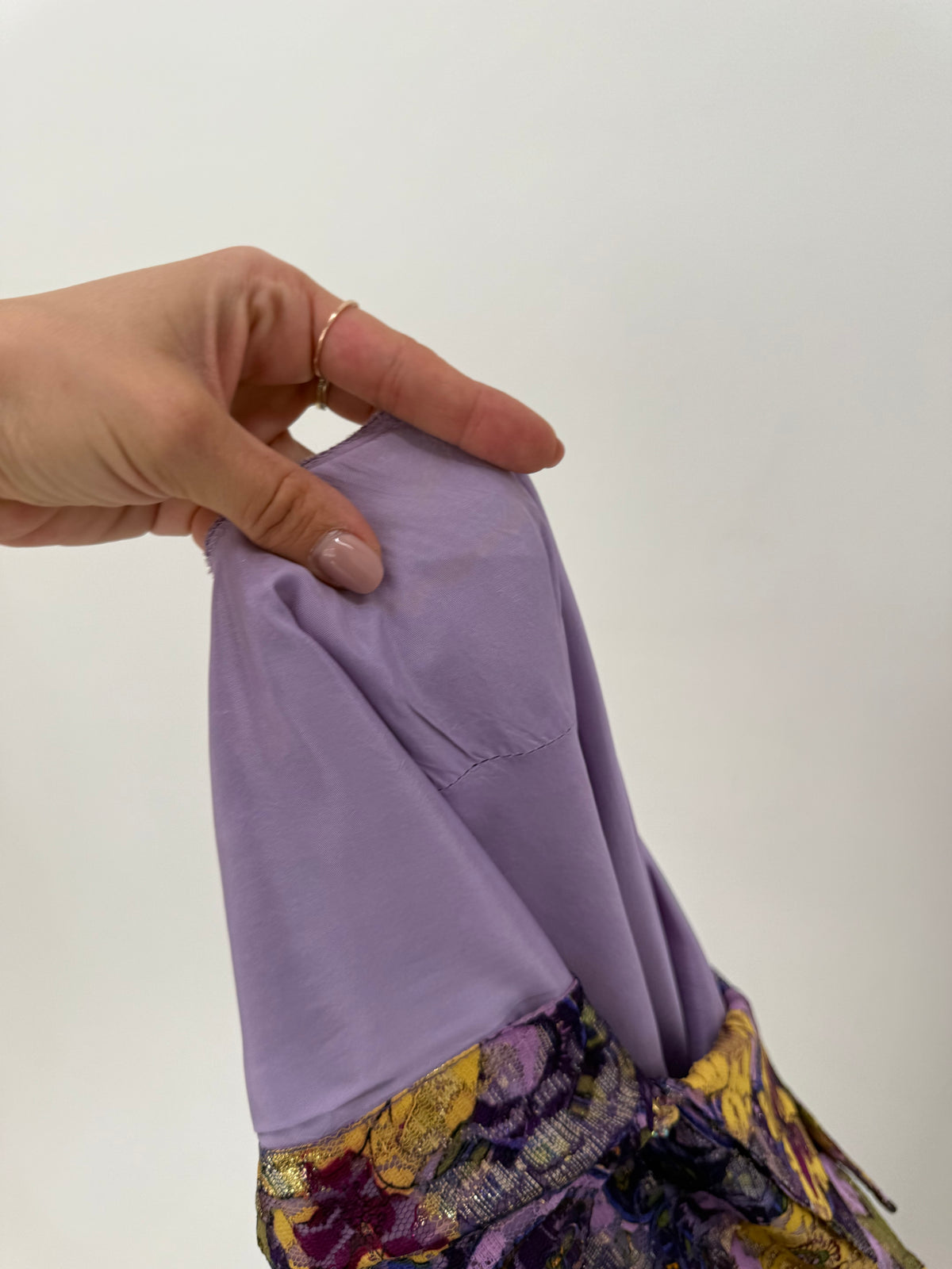 Rochie maxi old vintage anii 70 din dantelă prețioasă cu nasturi bijuterie cu cristale