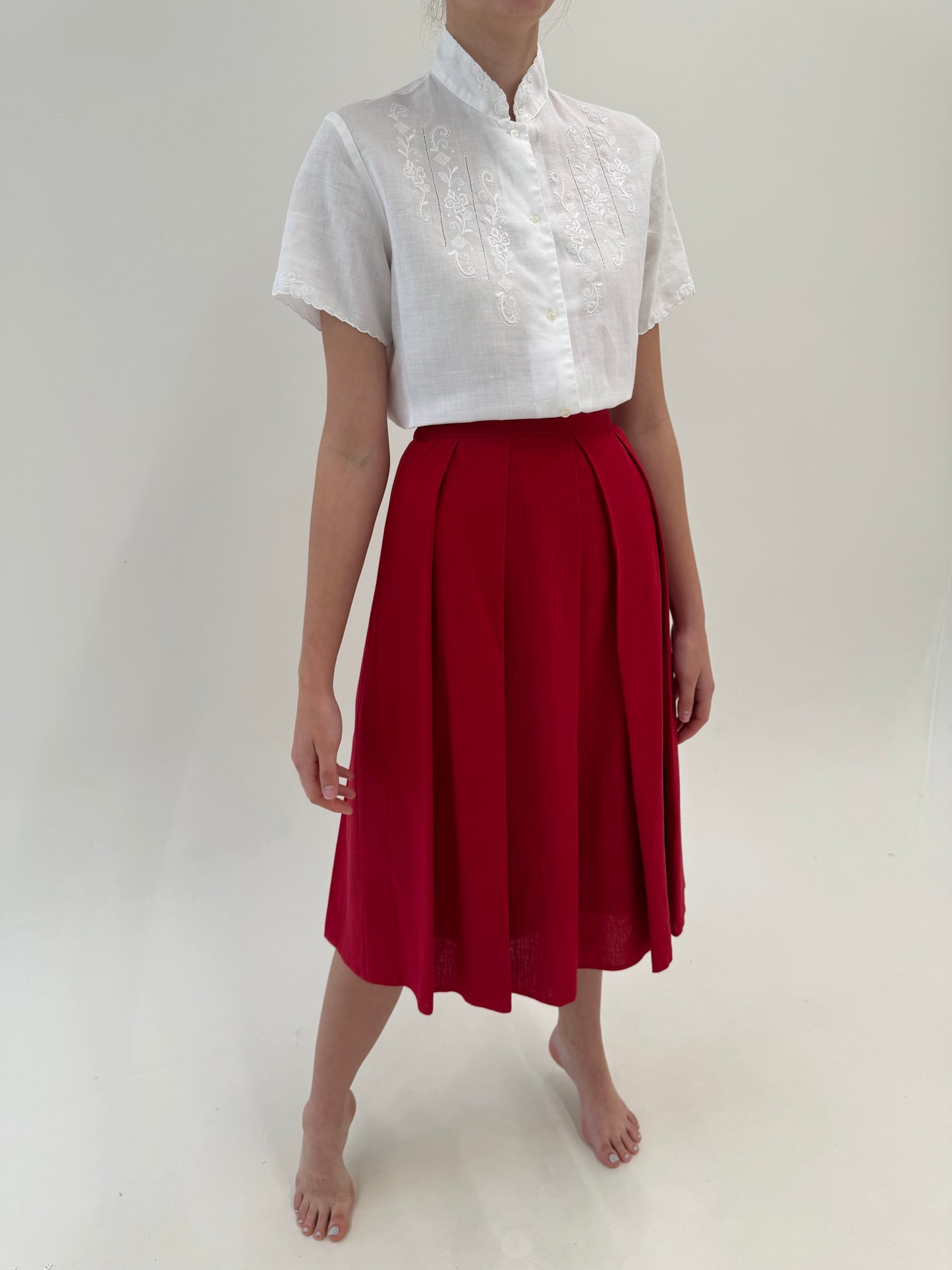 Fustă vintage plisata din pânză grea dark cherry red cu talie ultra înaltă