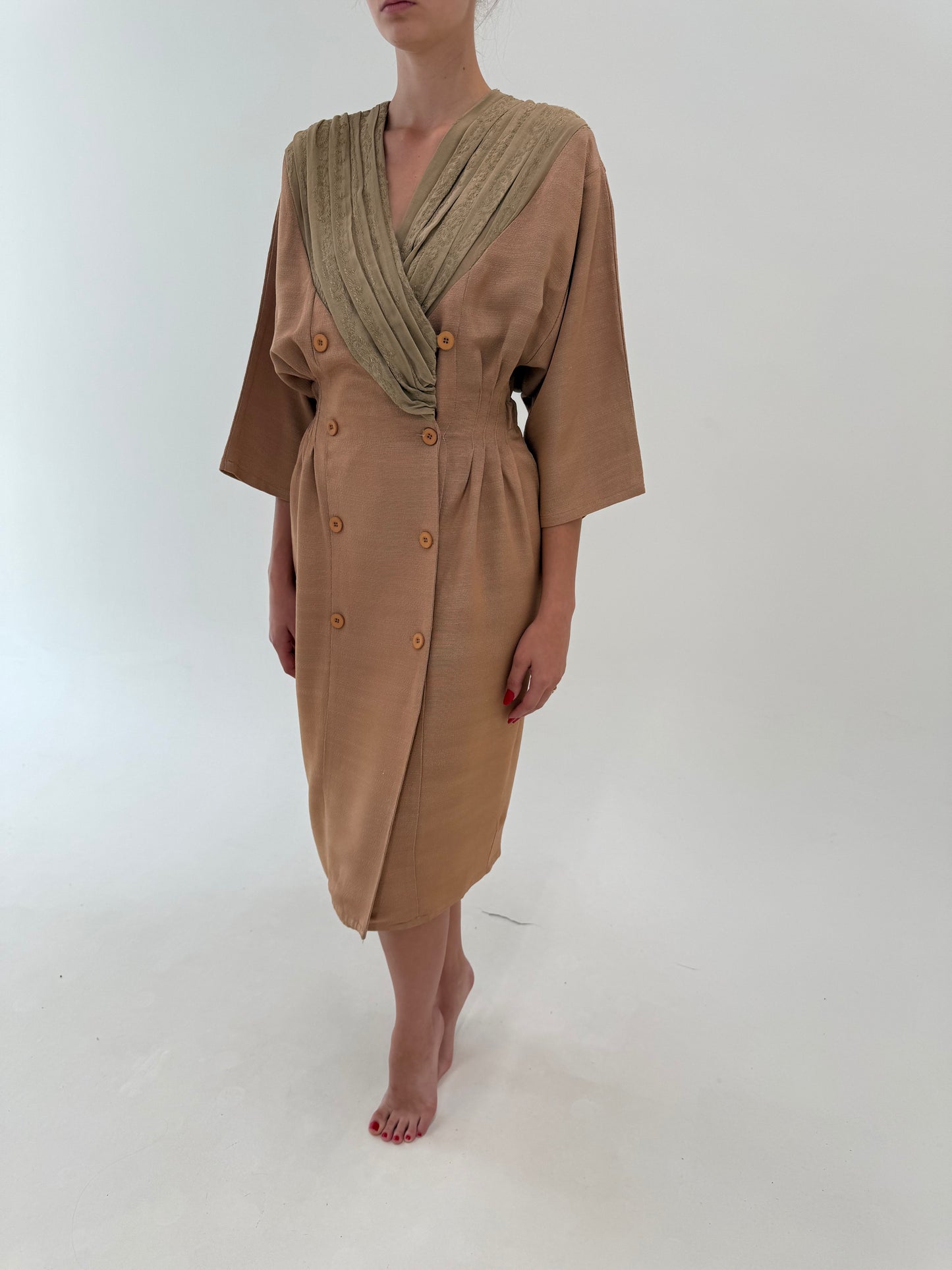 Rochie old vintage camel anii 80 cu mâneca tip kimono din faille structurat