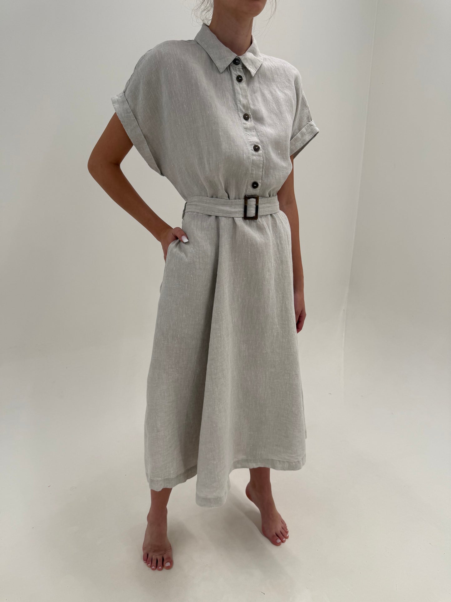 Rochie maxi din in premium silver gray în croi minimalist cu centura proprie