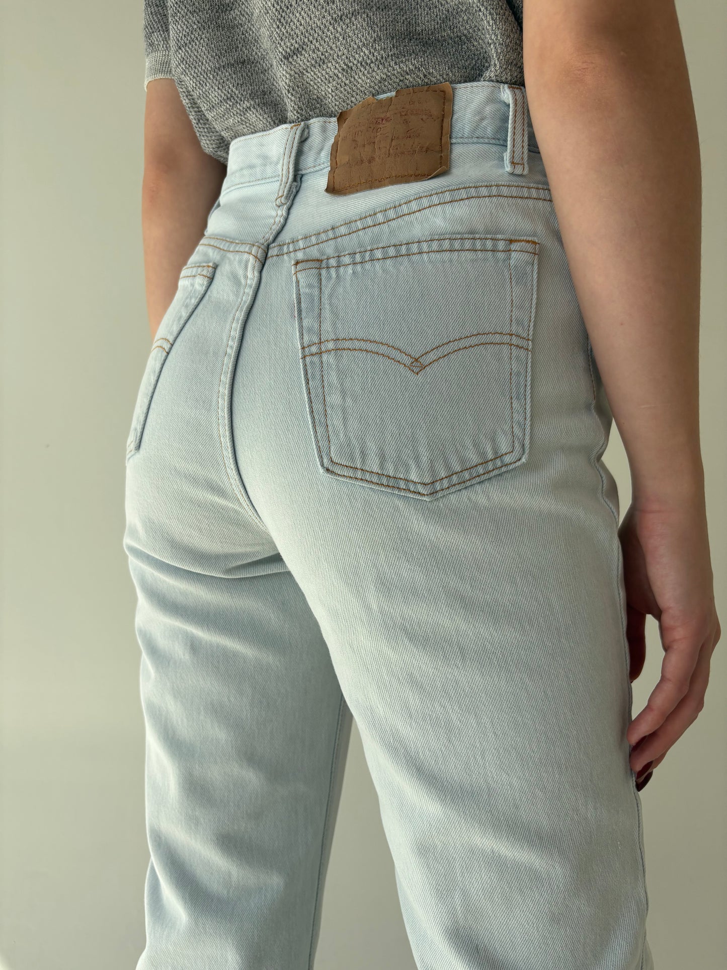 Jeans old vintage Levi’s 501 de colecție din anii 80