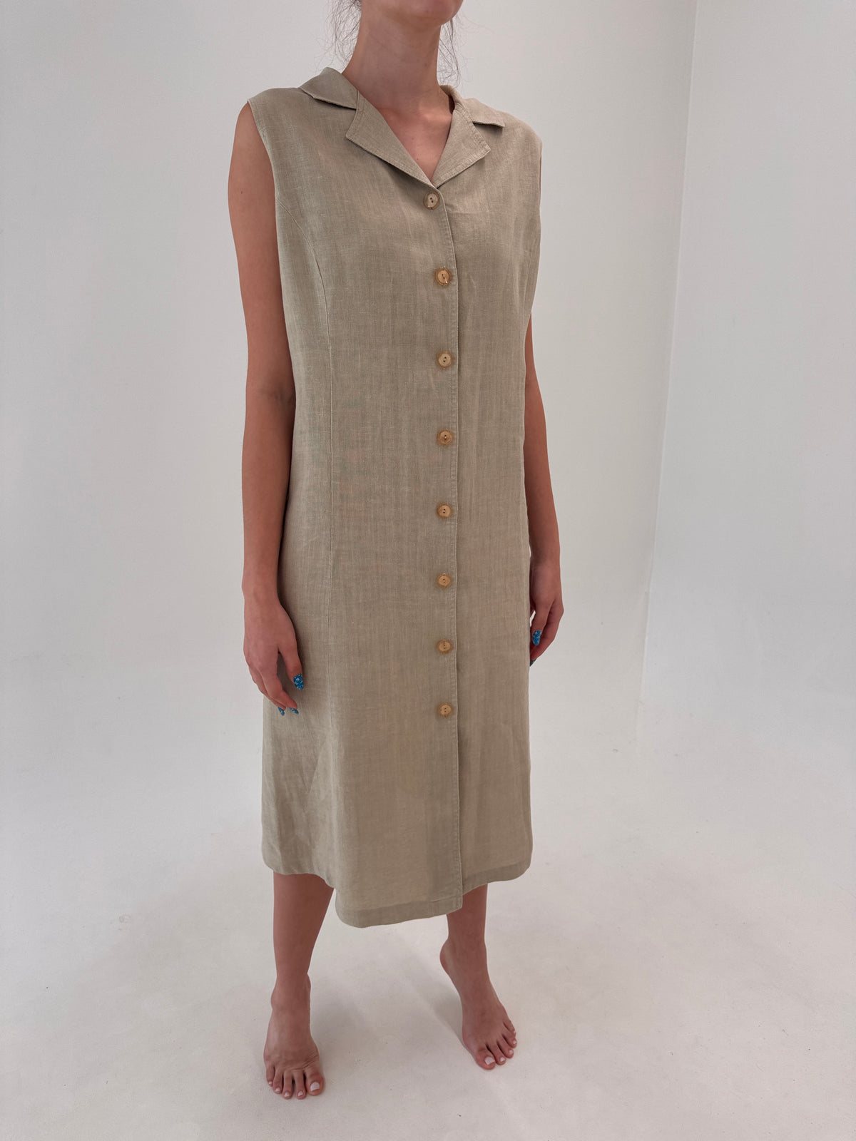 Rochie maxi nude din pânză de in în croi clasic