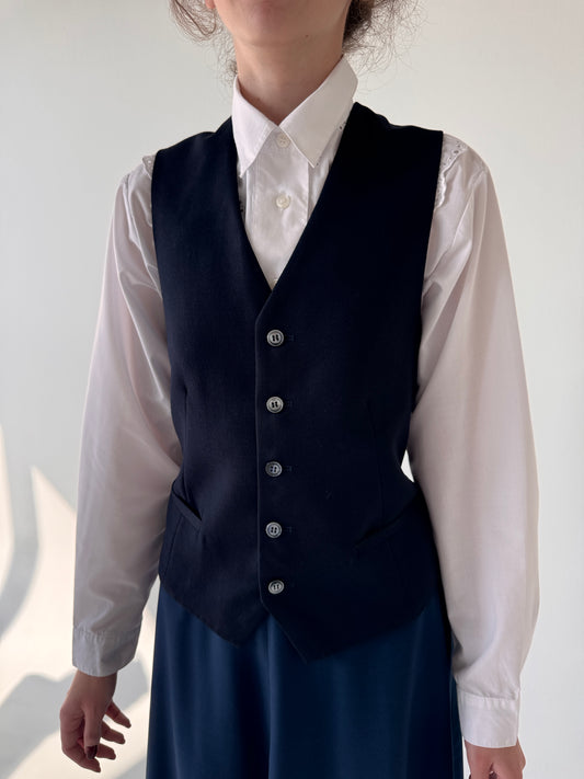 Vestă din lana extrafina cambrata cu talie ușor reglabilă la spate