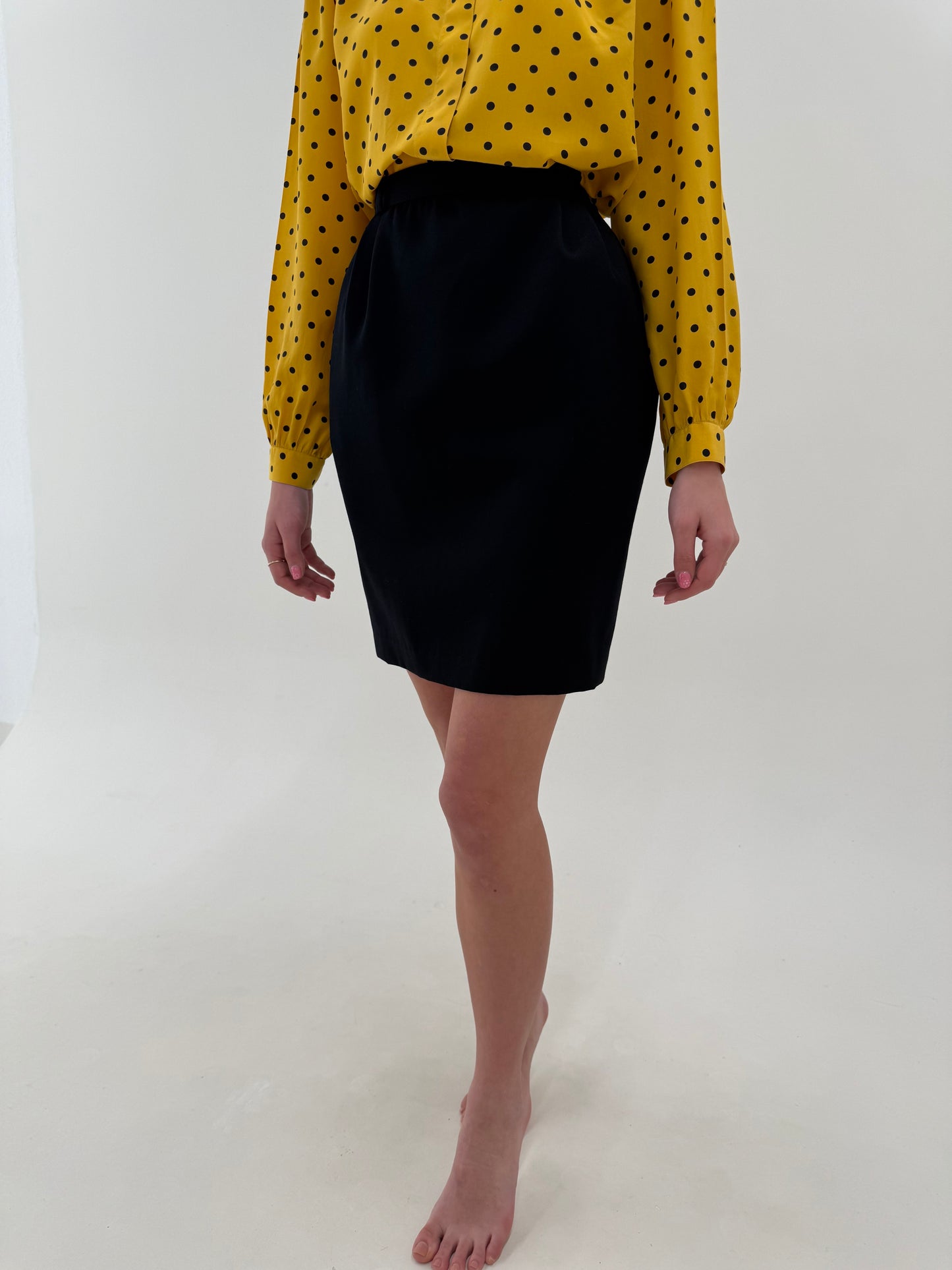 Fusta neagră Valentino cu talie ultra înaltă marcată și pense