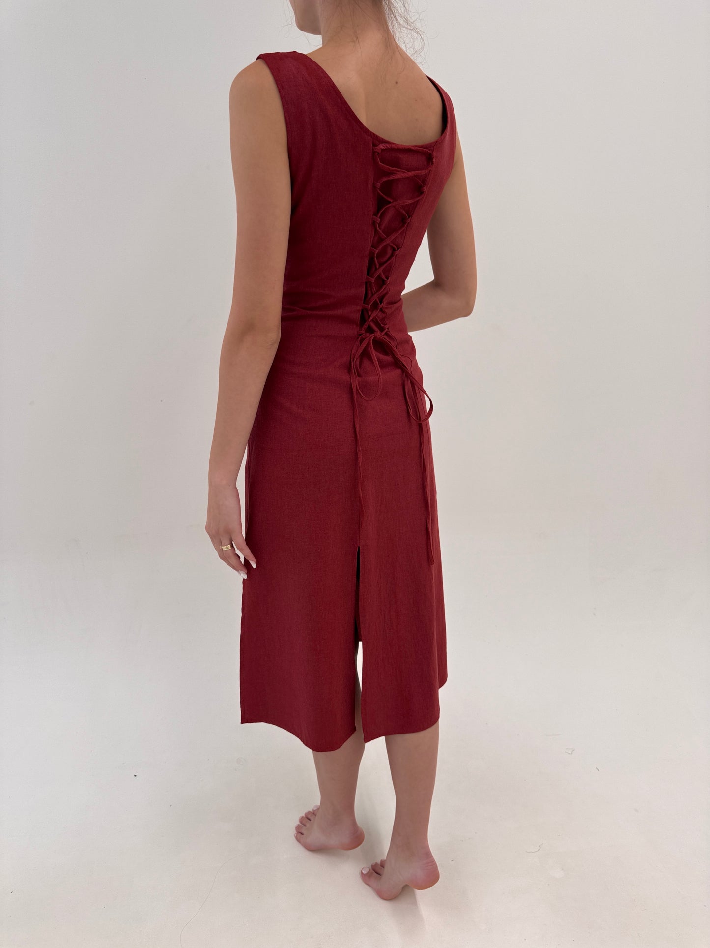 Rochie maxi din pânză whine red în croi cambrat minimalist reglabilă bla spate