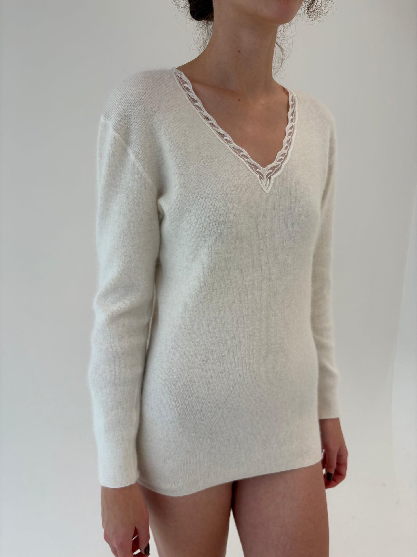 Pulover extrafina și pufos butter white din Angora cu lana extrafina și dantelă