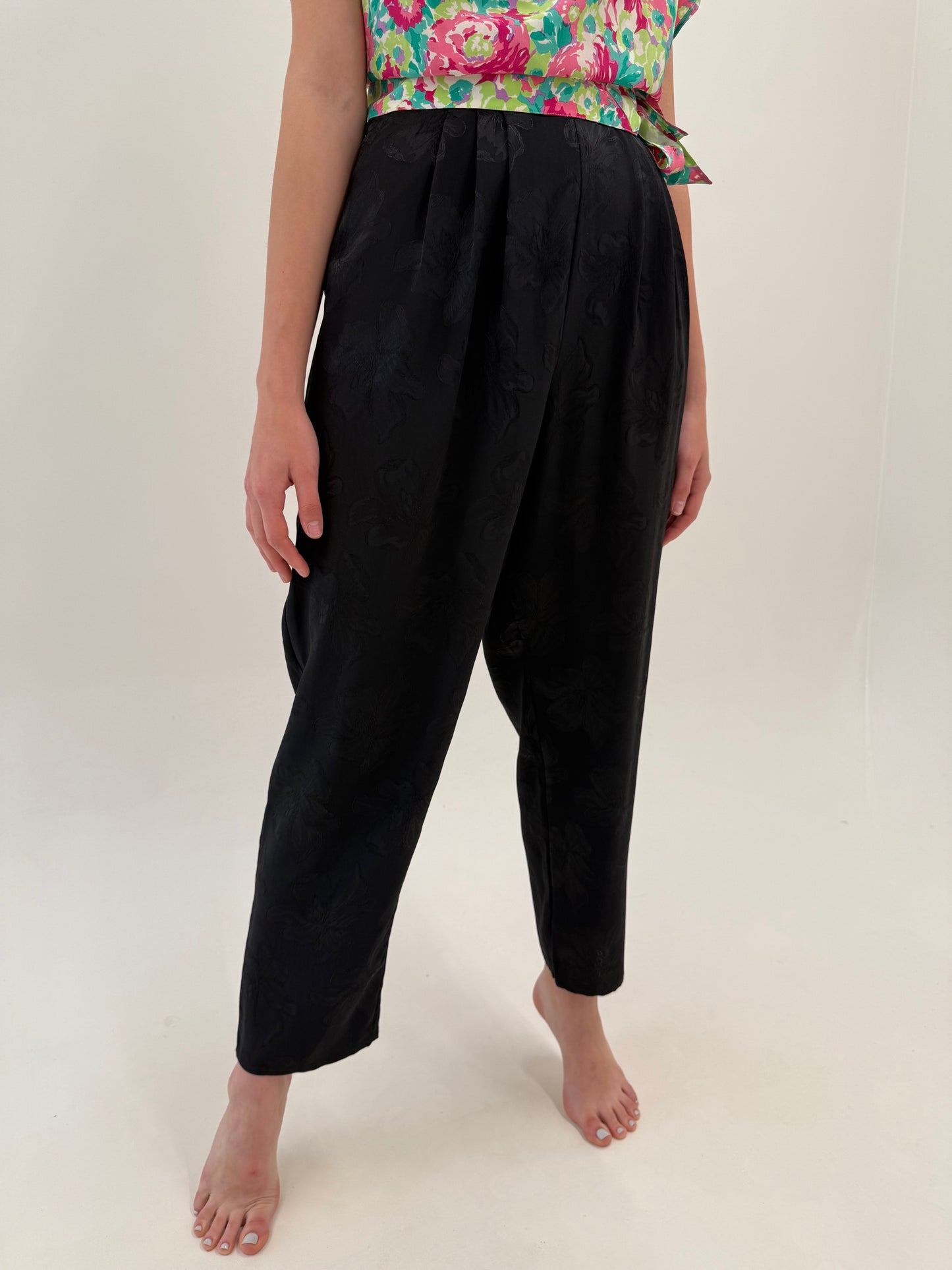 Pantaloni vintage negri de la zi la seară cu pense si talie ultra înaltă elastică