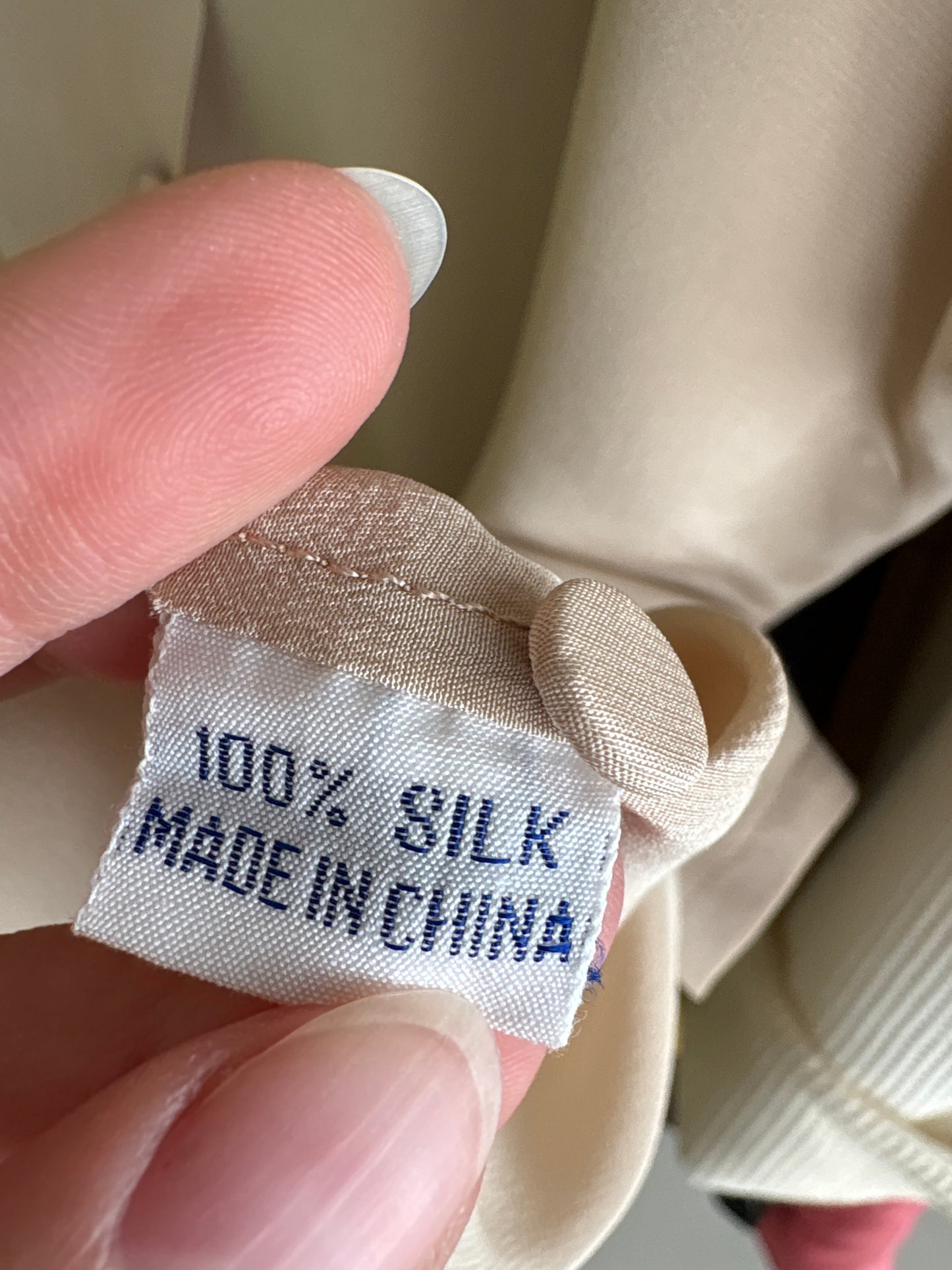 Cămașa nude cu broderie manuală excepțională din mătase naturală