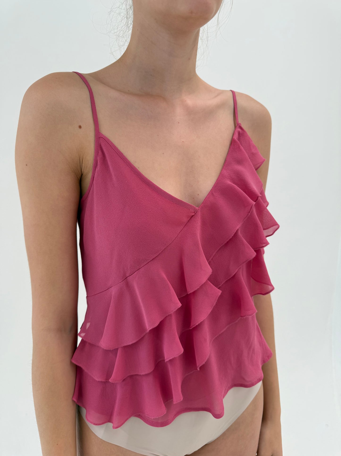 Top din mătase naturală dark pink cu volane în bie