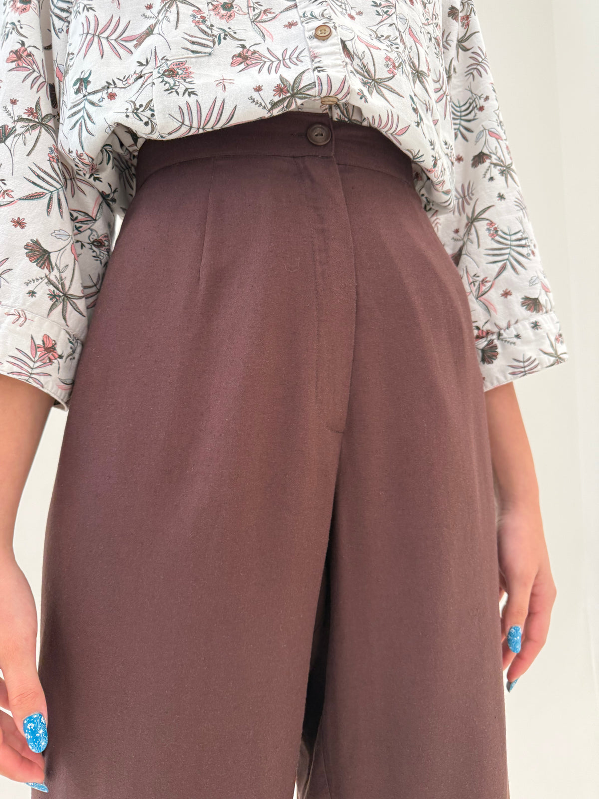 Pantaloni tall chocolate brown din pânză cu talie ultra înaltă