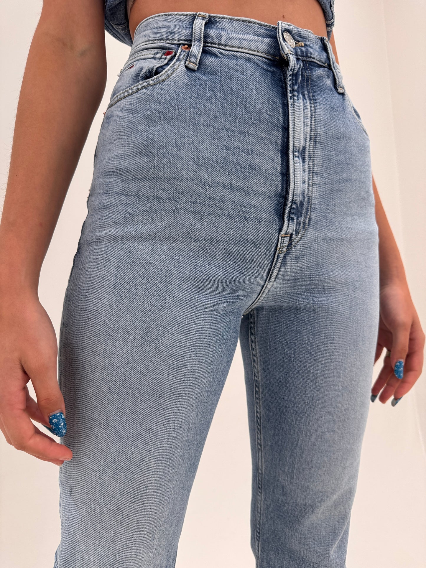 Jeans Tommy Hilfiger ultra confort modelatori în croi evazat