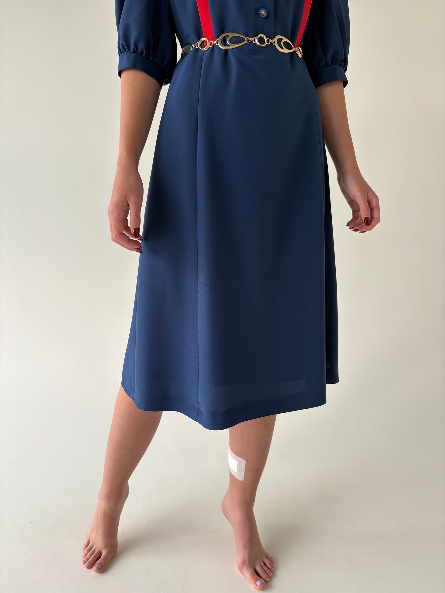 Rochie vintage cu talie marcată în combinație clasică de culori