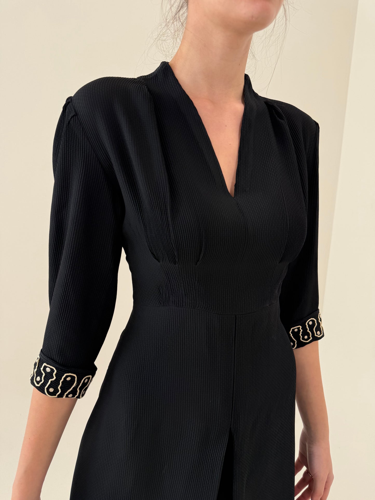 LBD vintage excepțional în croi ultra feminin cu talie marcată de la zi la seară