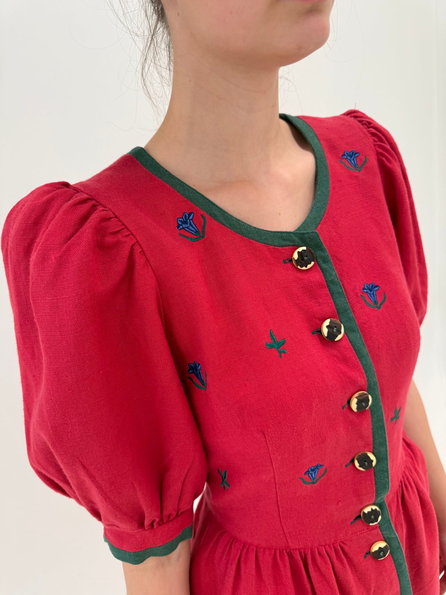 Rochie vintage maxi din pânză de in cu corsaj și buzunare