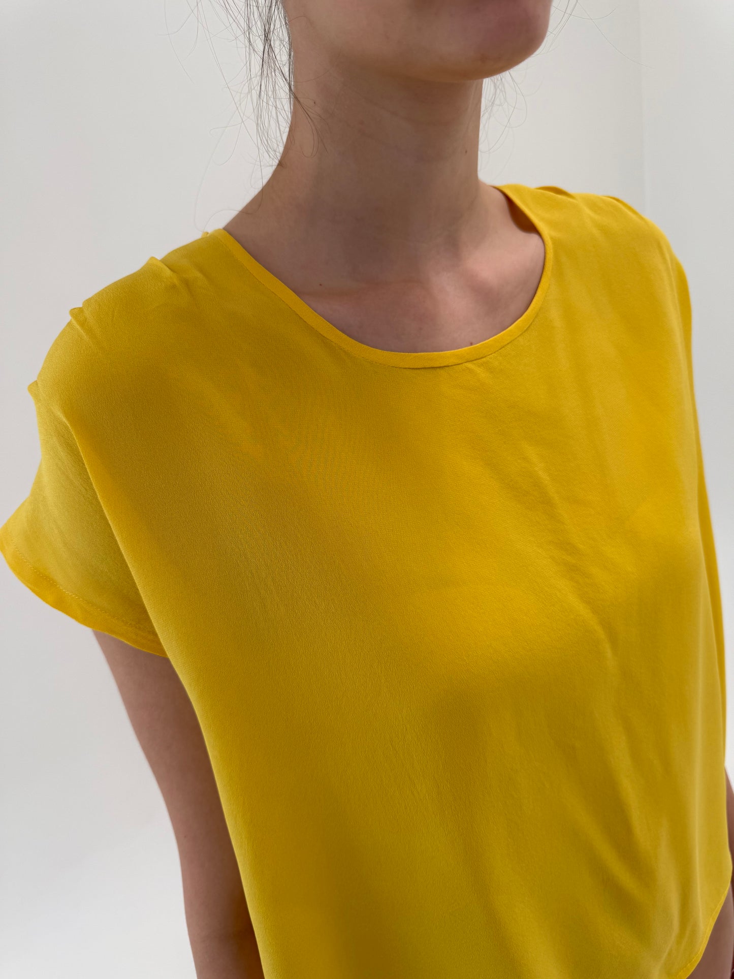 Top din mătase naturală in croi lejer lemon yellow