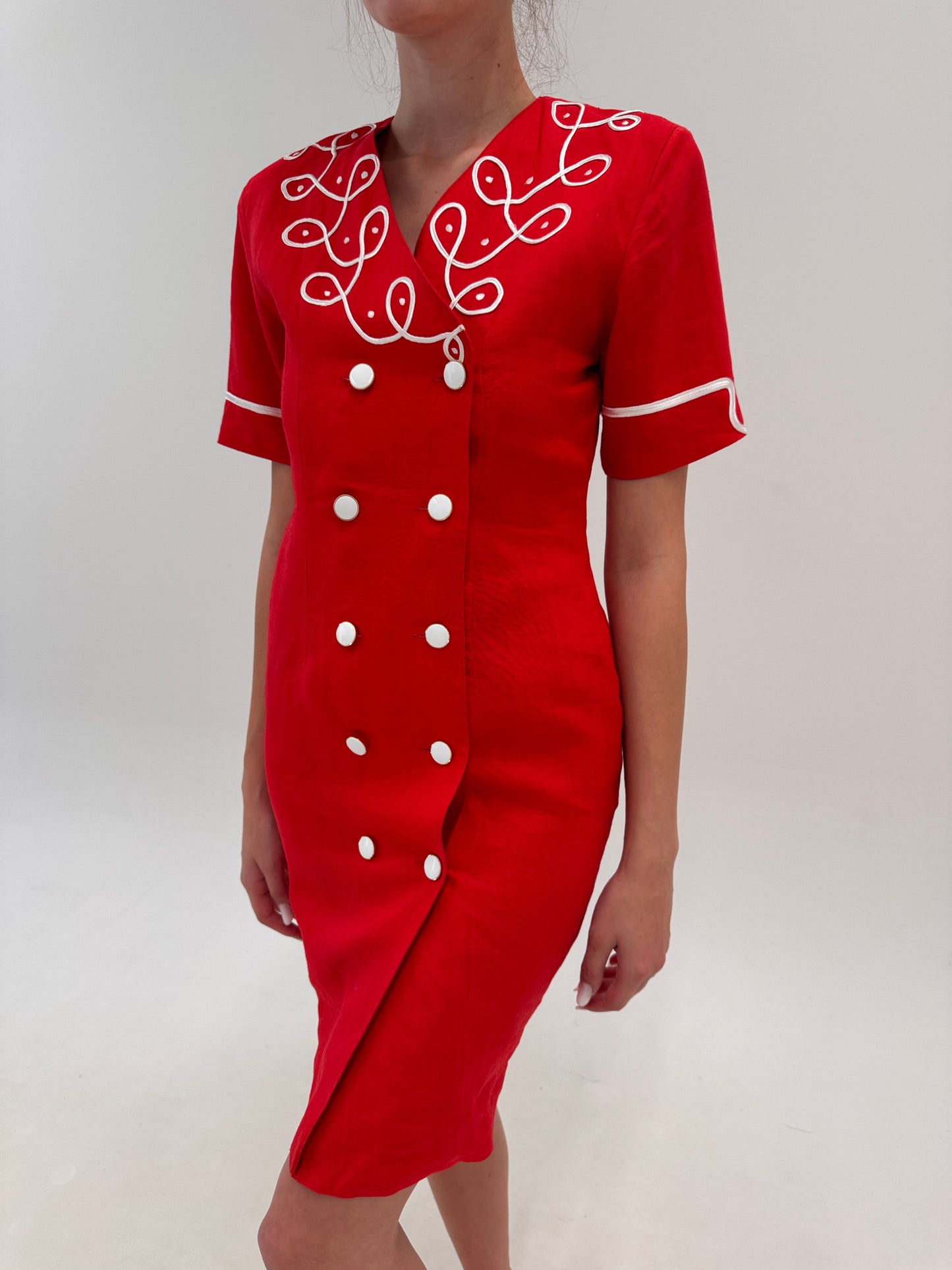 Rochie vintage italiană din pânză de in ușor structurată cu broderie și închidere dublă