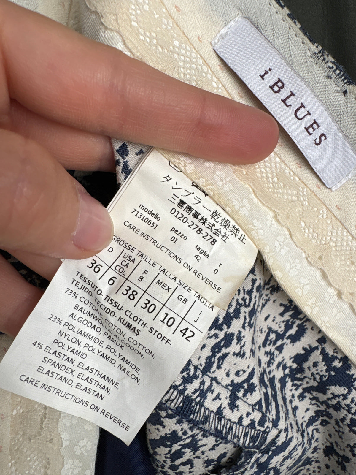 Pantaloni gama Max Mara chinos din brocart modelator