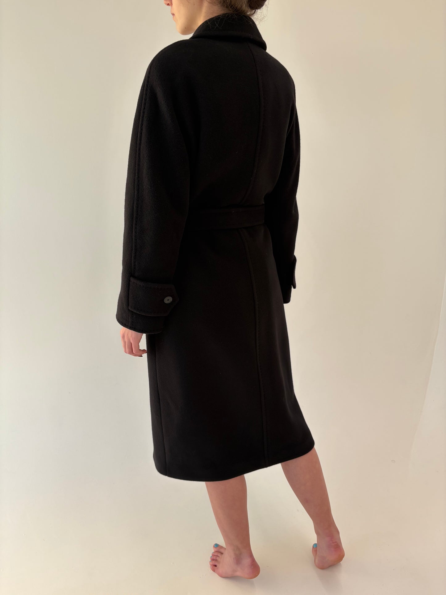 Palton negru din stofă plină de lana extrafina cu cordon