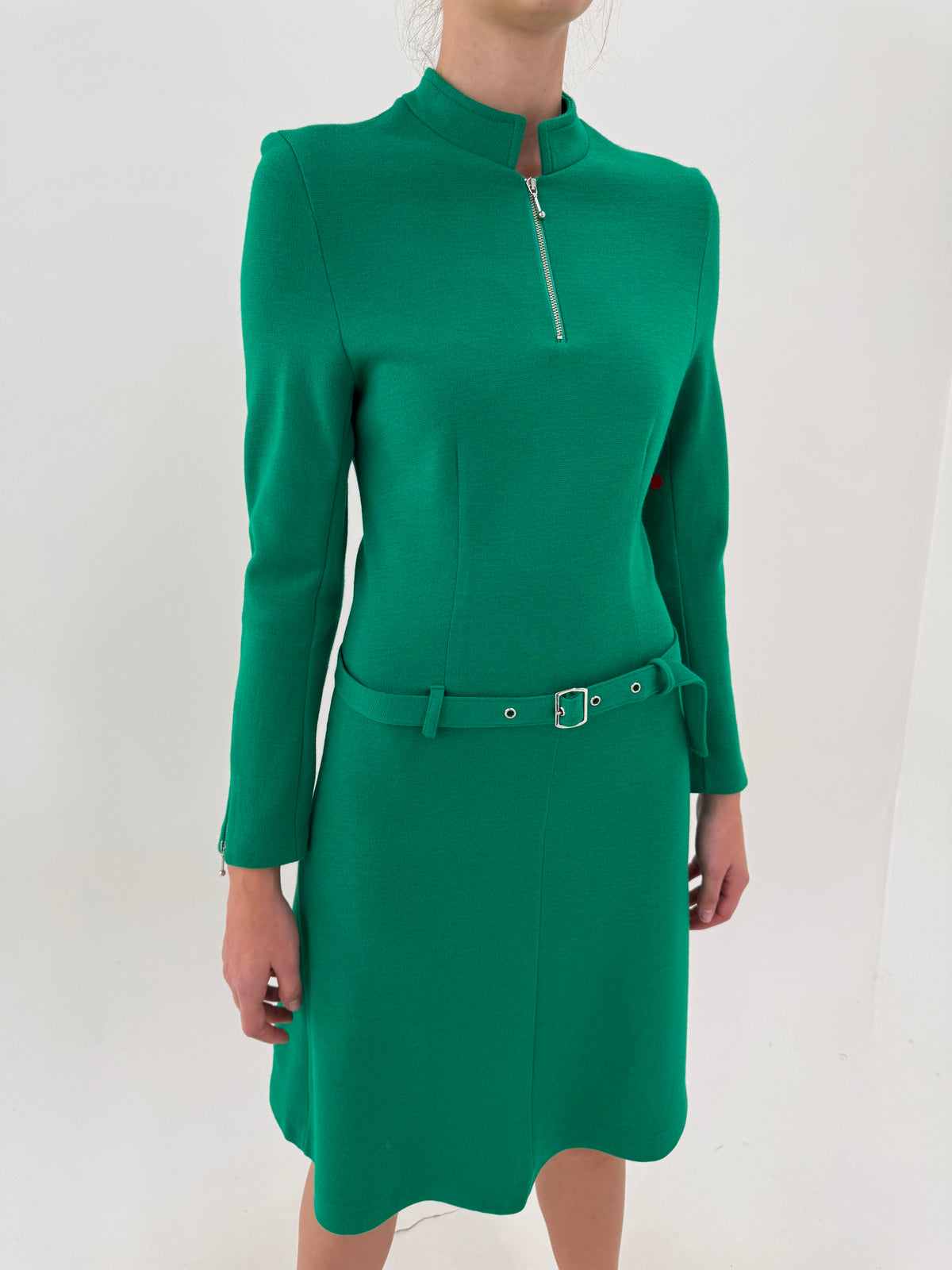 Rochie vintage emerald green din tricot dens de lana extrafina și talie ușor căzută