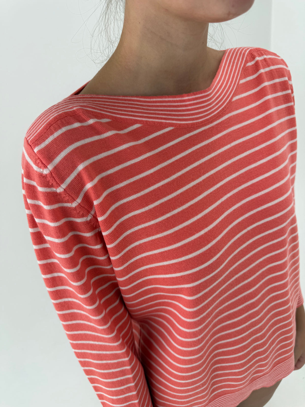 Pulover din lana merino extrafina salmon orange cu decolteu bărcuță petite