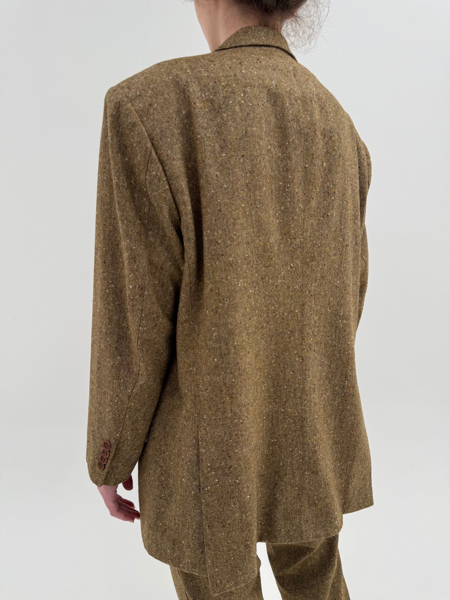 Costum camel ultra luxury bespoke din tweed Donegal de lana extrafina