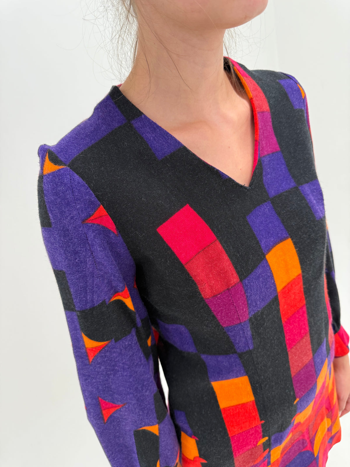 Rochie old vintage sfârșit de ani 60 cu print op art în culori tari din lana extafina