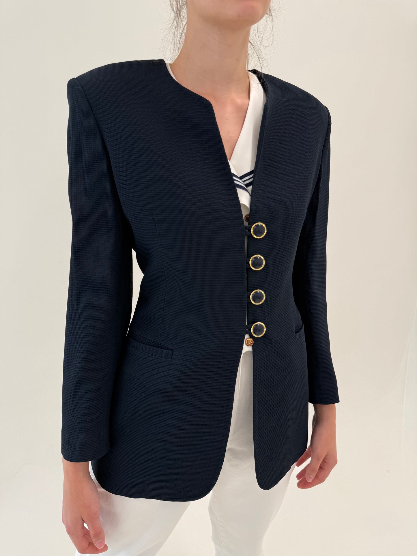 Sacou cambrat Navy blue cu nasturi decorativi și croi minimalist