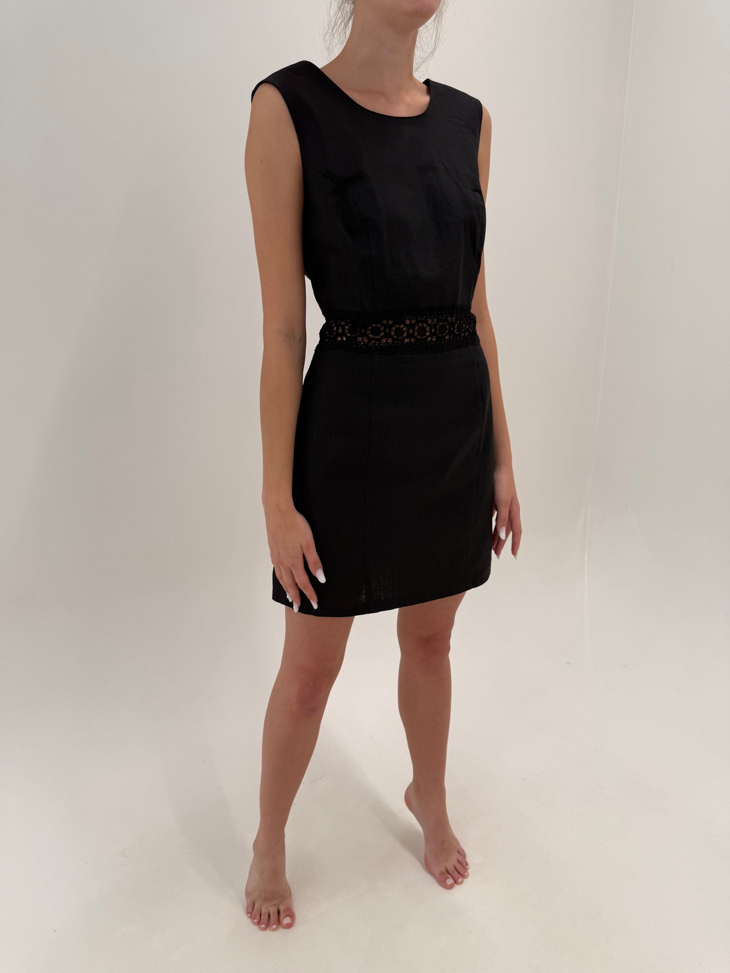 LBD ultra chic din pânză de in și bumbac cu talie ultra înaltă marcată de dantelă macrame