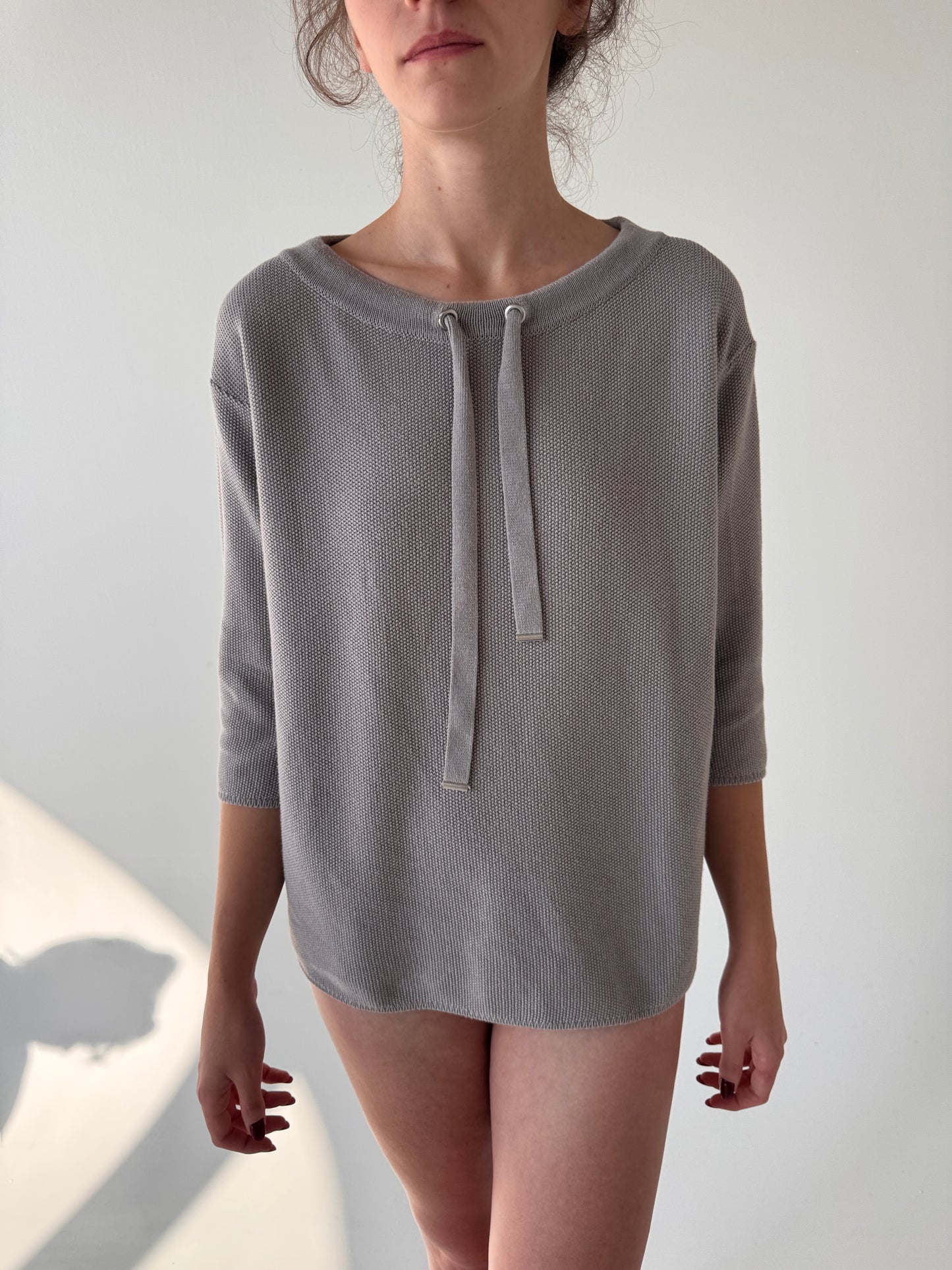 Bluză warm gray din bumbac de gramaj mare în croi minimalist