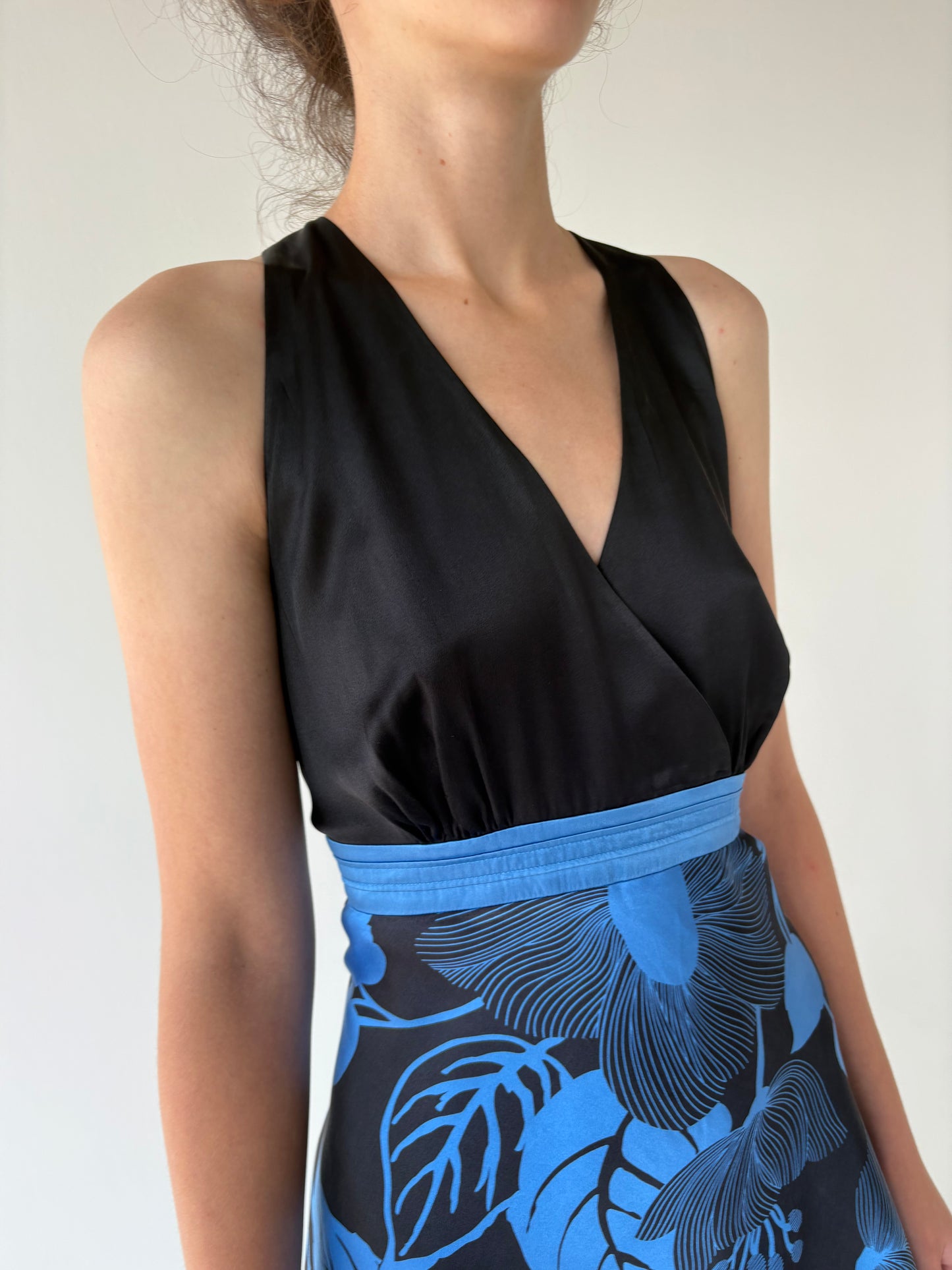 Rochie din mătase naturală în croi super feminin