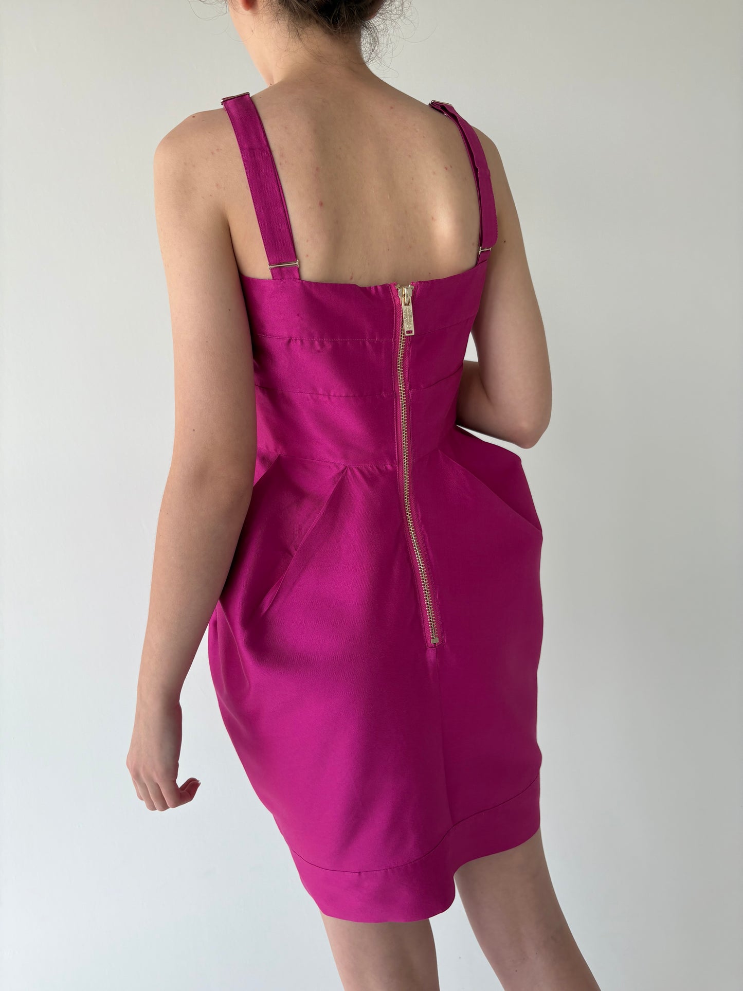 Rochie fucsia din mătase naturală în croi structurat