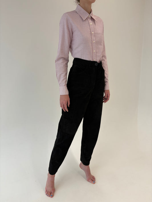 Pantaloni negri mom fit din piele naturală întoarsă cu talie ultra înaltă