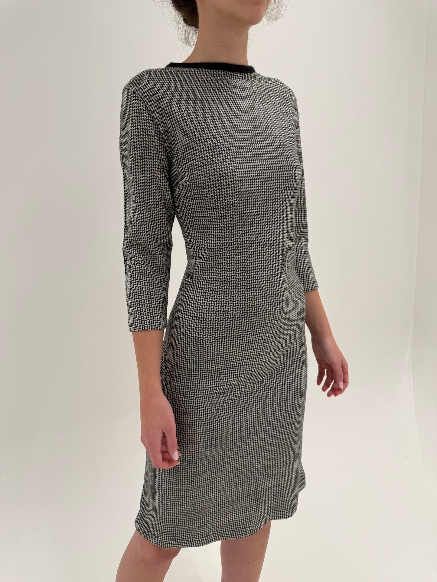 Rochie Old vintage body-skimming anii 60 din tricot de lana extrafina