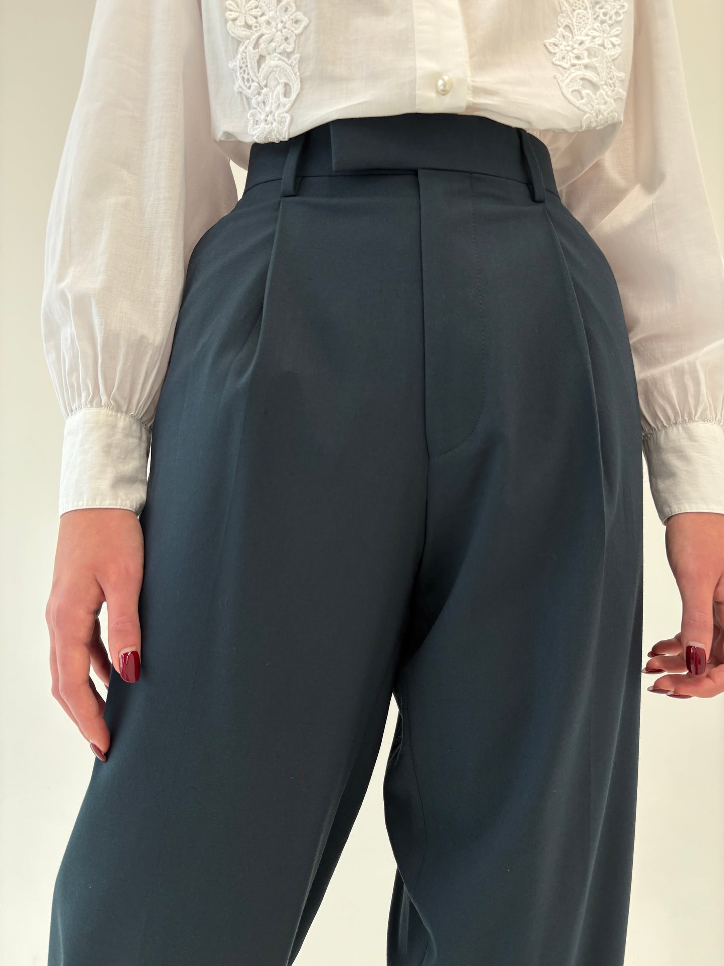 Pantaloni dark green mom fit cu pense și talie ultra înaltă