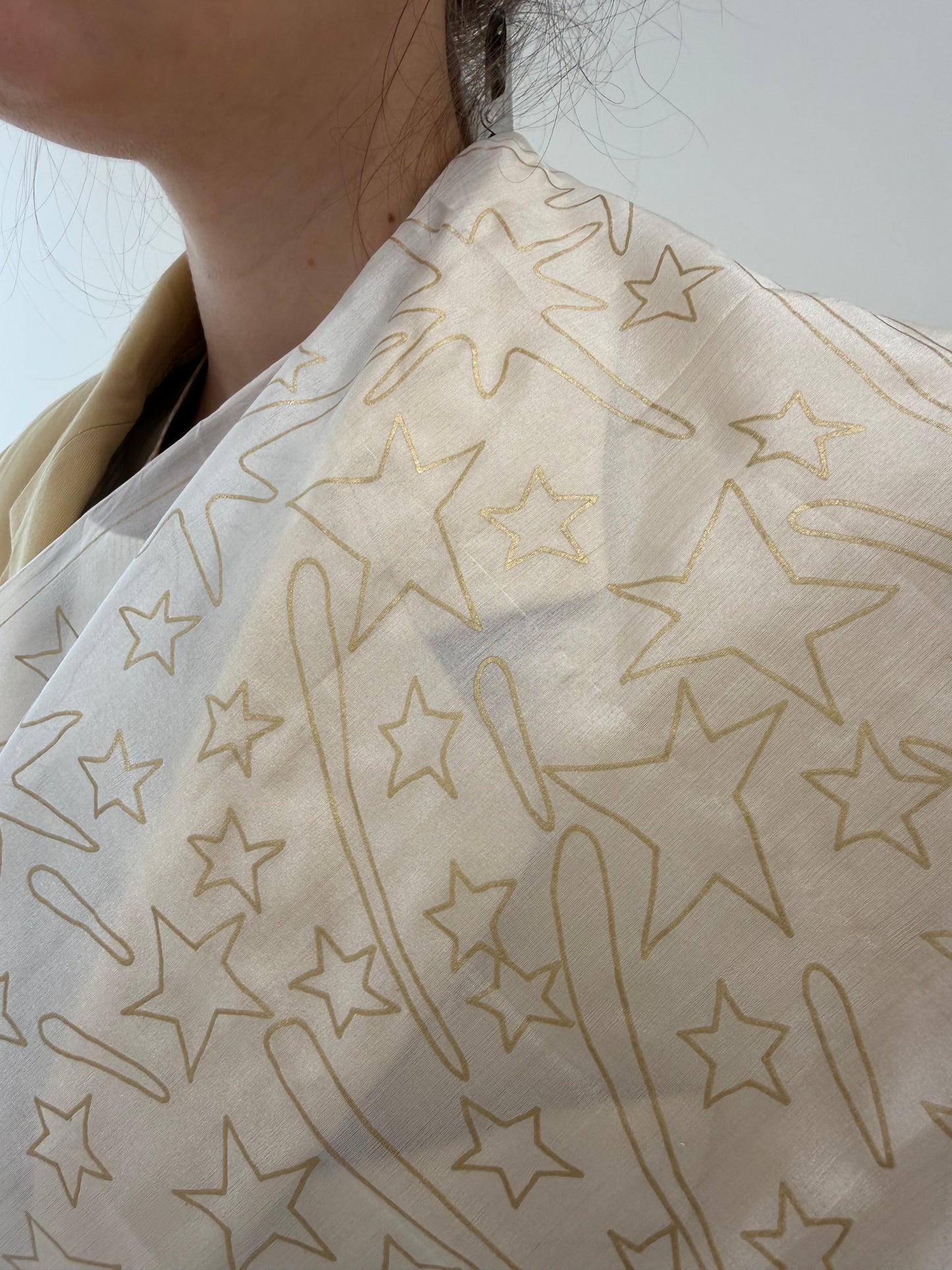 Eșarfă butter white din mătase naturală cu print camel