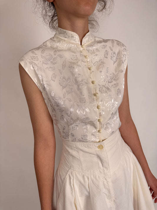 Top butter white satinat cu influențe asiatice