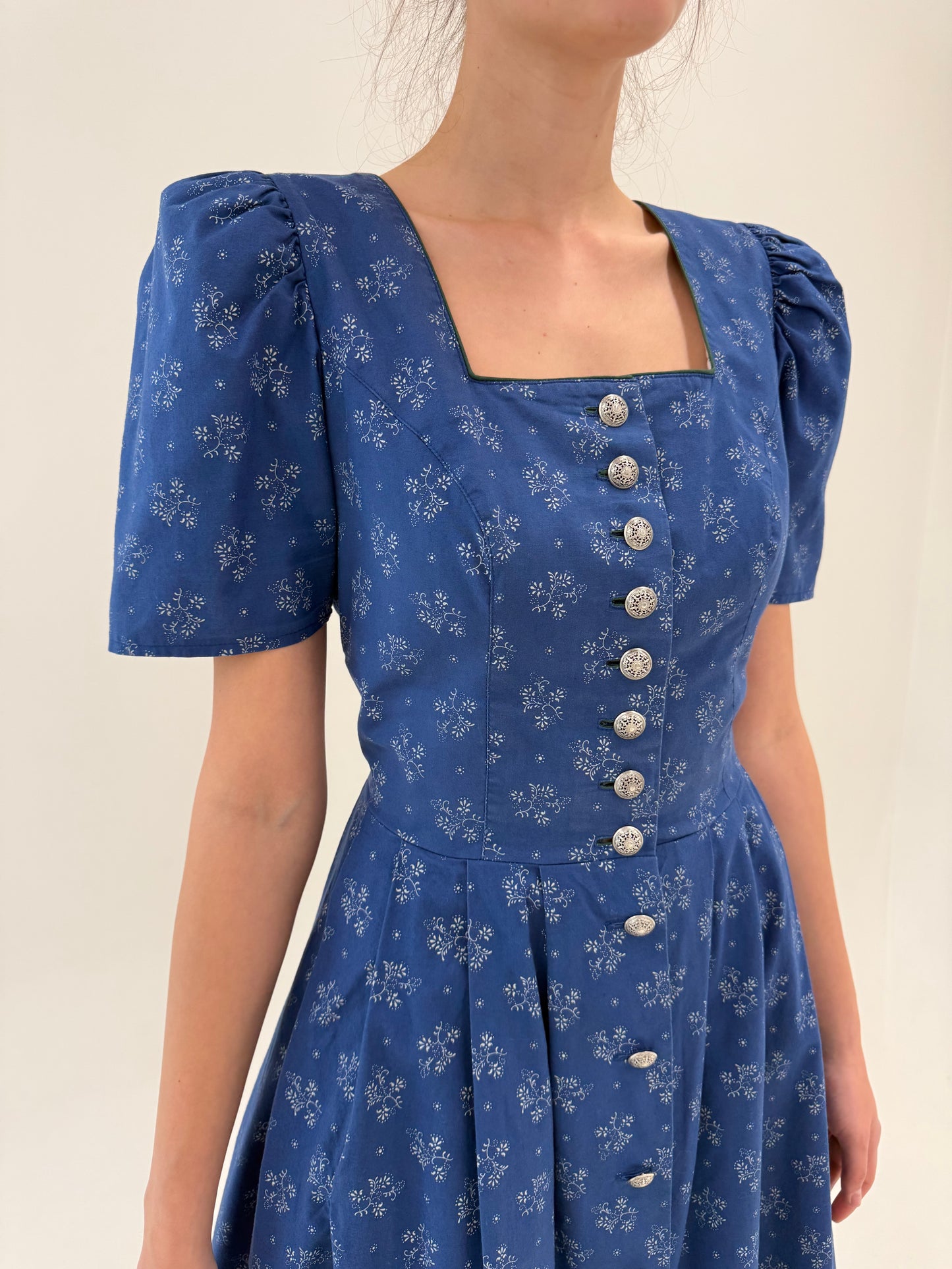 Rochie vintage maxi jeans blue cu corsaj și print floral delicat din pânză de bumbac