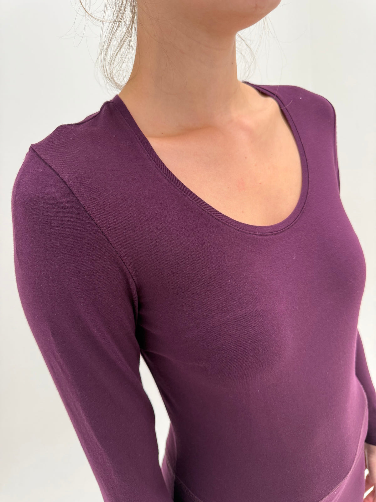 Rochie maxi plum din tricot fin în croi minimalist