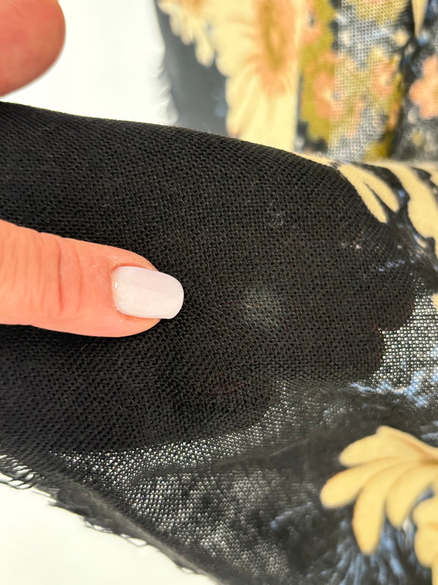 Eșarfă XXXXL neagră cu print floral superb din lana extrafina