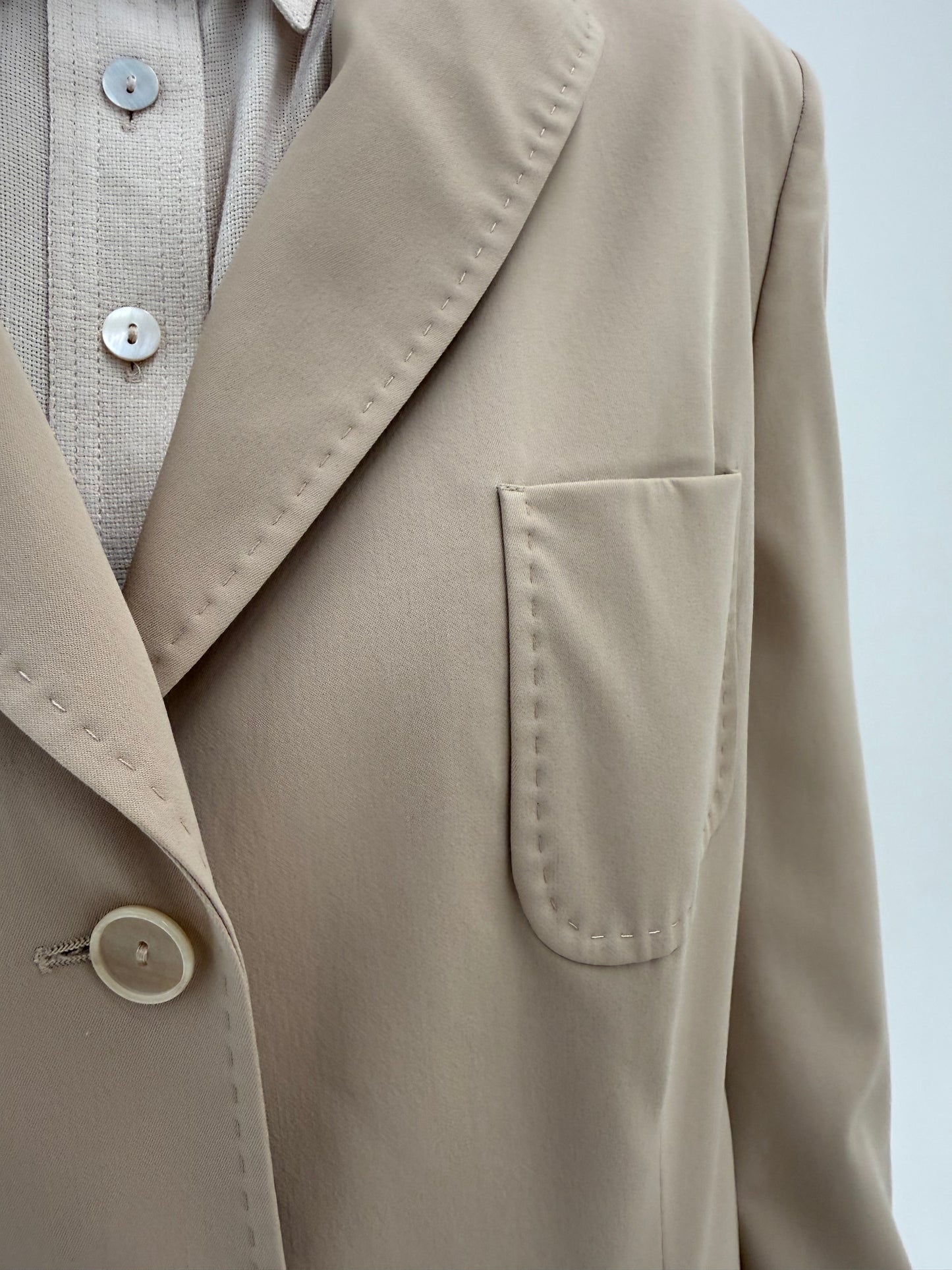 Sacou camel de brand luxury Delmod petite din stofita de sezon cald